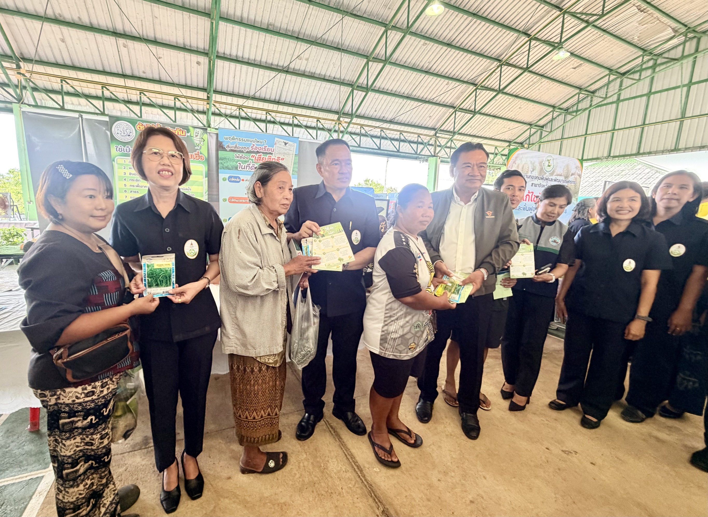 title -  ส.ป.ก.จันทบุรี เข้าร่วมจัดงานโครงการคลินิกเกษตรเคลื่อนที่ในพระราชานุเคราะห์ สมเด็จพระบรมโอรสาธิราช ฯ สยามมกุฎราชกุมาร ประจำปีงบประมาณ พ.ศ. 2569 ไตรมาสที่ 4/2569 